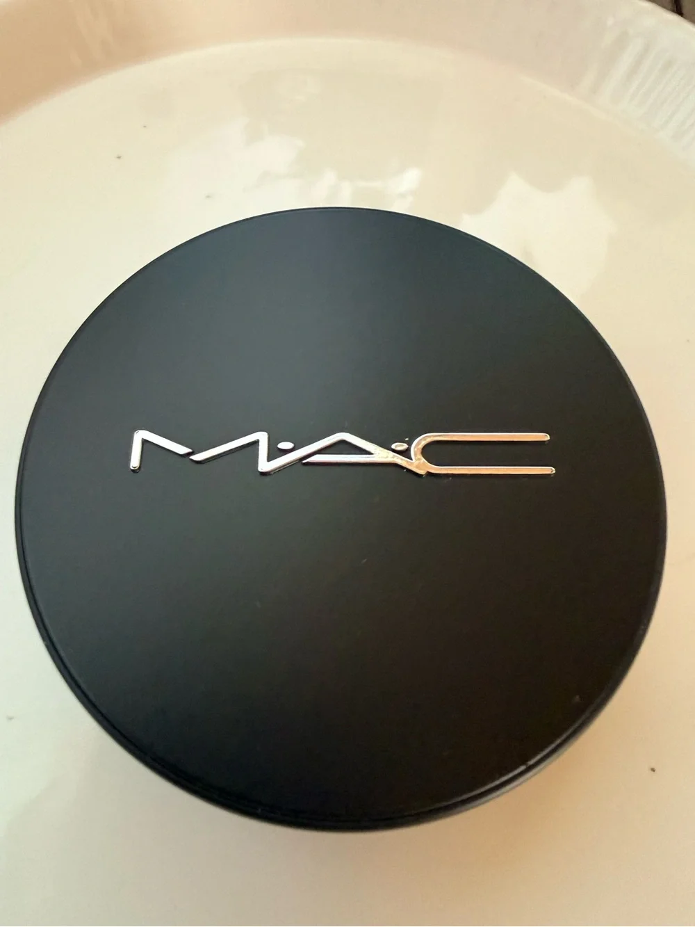 MAC Studio Fix Powder Plus Foundation - New in Box